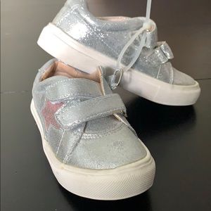 Hoo size 9 toddler sneakers
